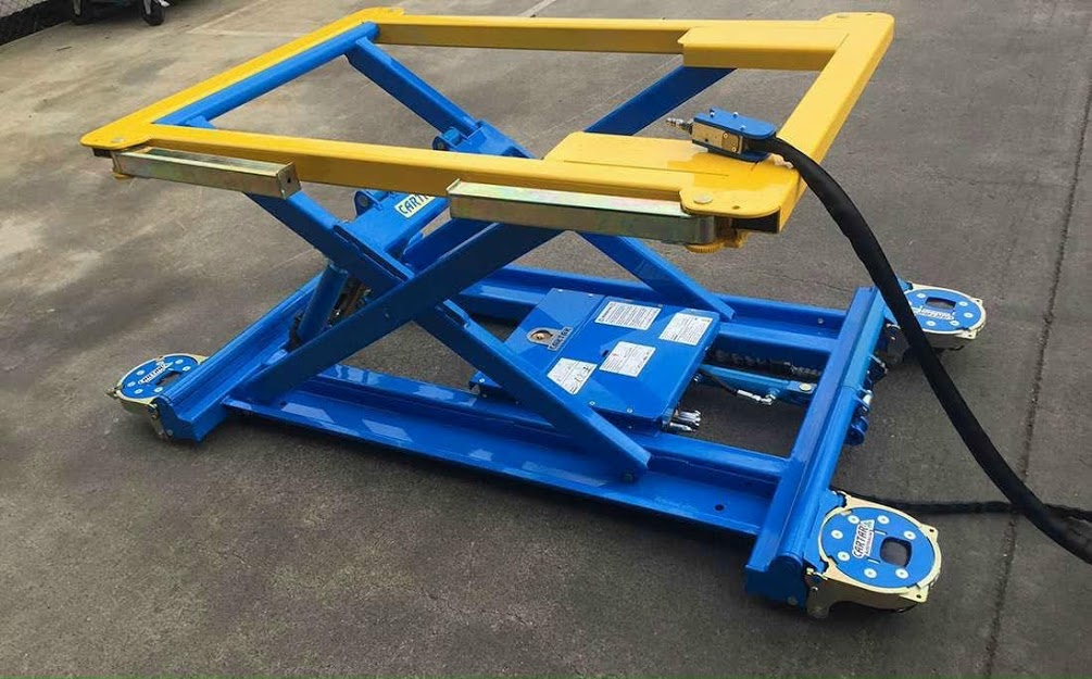 cầu nâng cắt kéo di động Italgarage loại tốt có bánh xe di chuyển trong xưởng